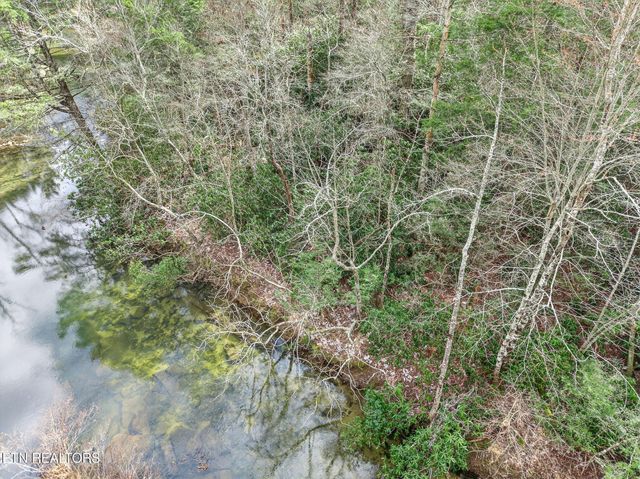 523 Ferry Bend Tr, Crossville, TN 38571