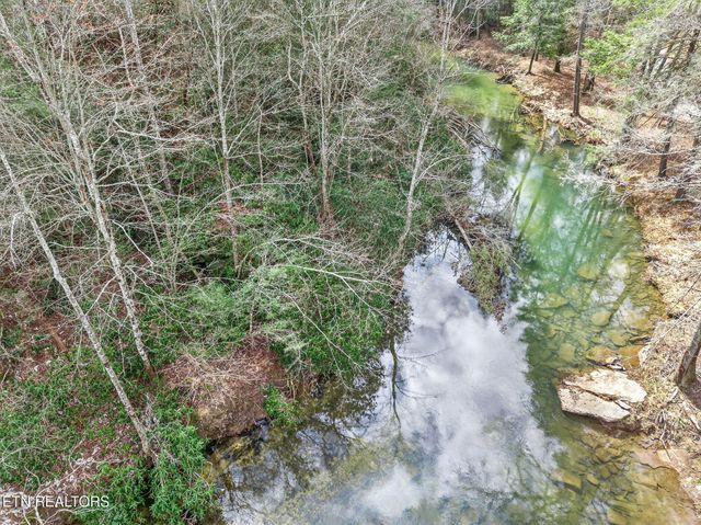 523 Ferry Bend Tr, Crossville, TN 38571