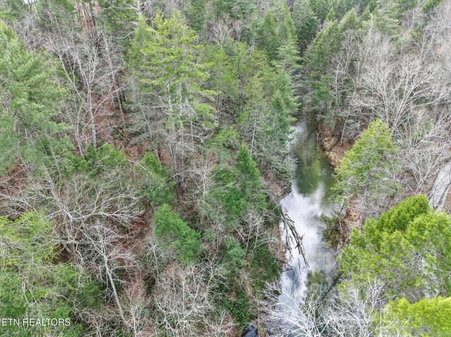 523 Ferry Bend Tr, Crossville, TN 38571