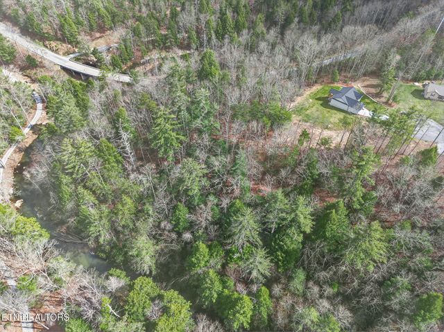 523 Ferry Bend Tr, Crossville, TN 38571