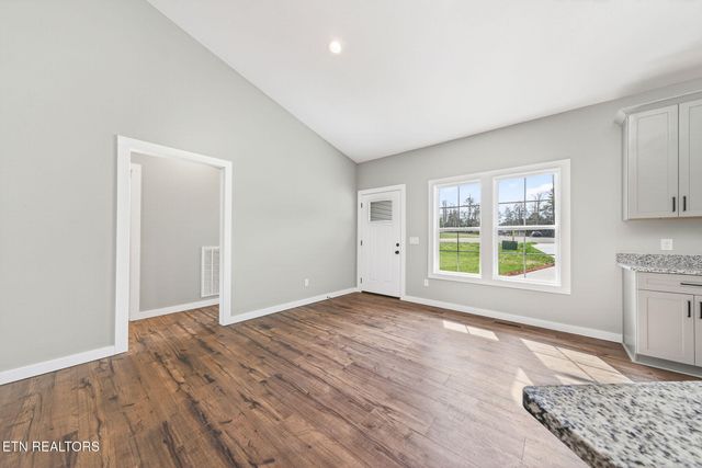 523 Ferry Bend Tr, Crossville, TN 38571