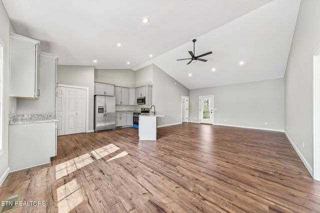 523 Ferry Bend Tr, Crossville, TN 38571