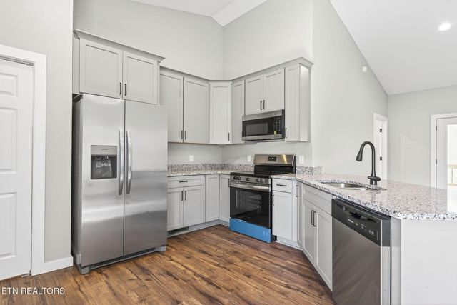 523 Ferry Bend Tr, Crossville, TN 38571