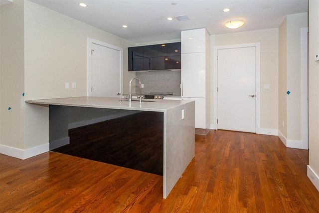 906 East 2nd 306, Boston, MA 02127