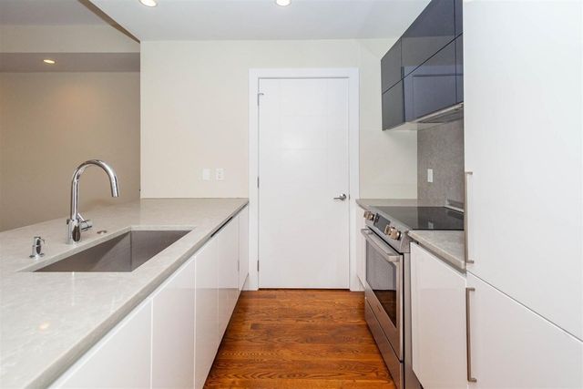 906 East 2nd 306, Boston, MA 02127