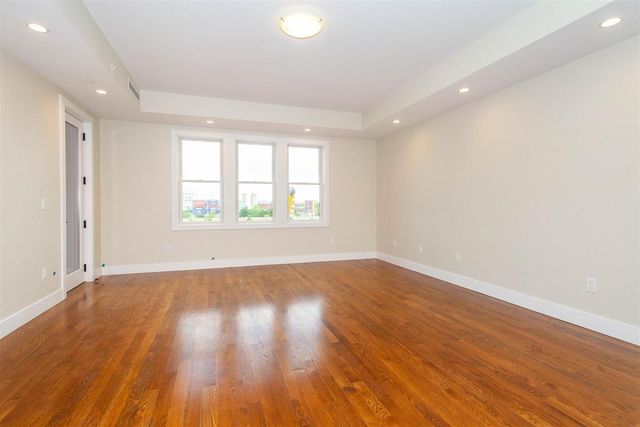 906 East 2nd 306, Boston, MA 02127