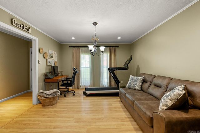 28 Greenview Circle, Sherwood, AR 72120