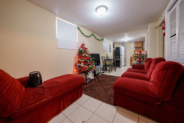 41 Derby St, Somerville, MA 02145