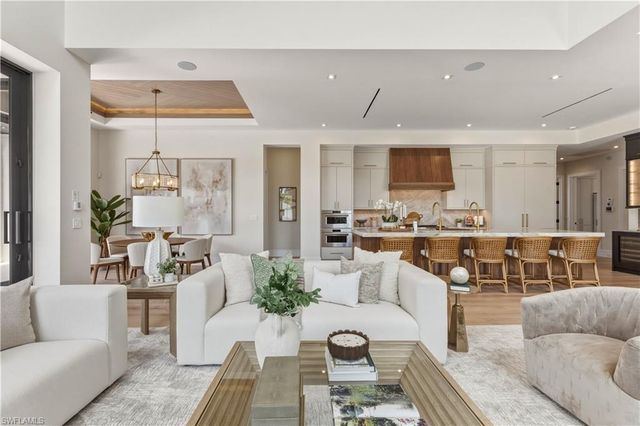 1079 Diana AVE, Naples, FL 34103