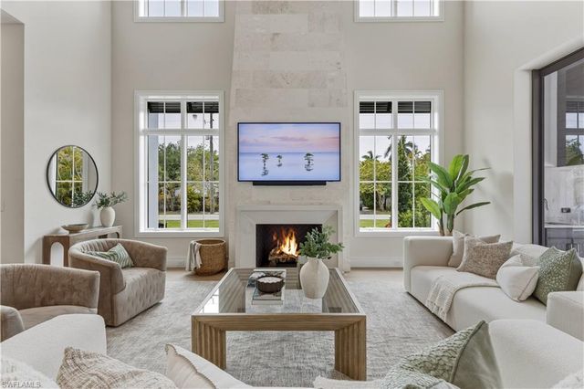 1079 Diana AVE, Naples, FL 34103