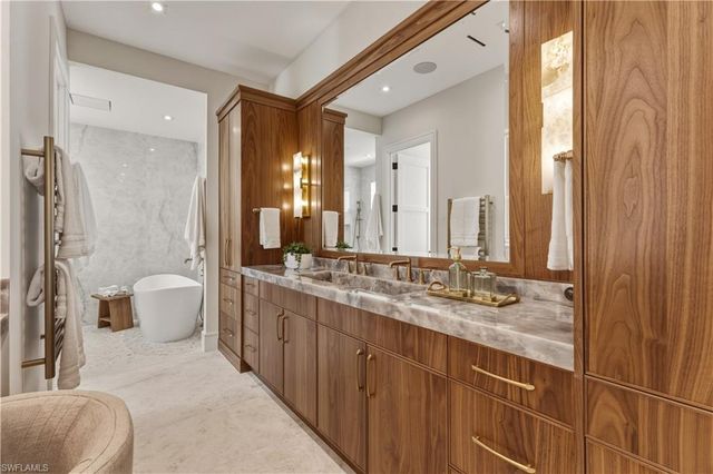 1079 Diana AVE, Naples, FL 34103