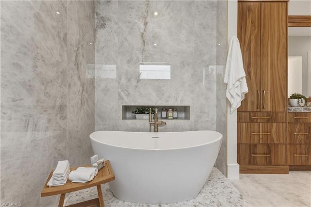 1079 Diana AVE, Naples, FL 34103