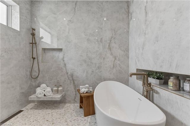 1079 Diana AVE, Naples, FL 34103