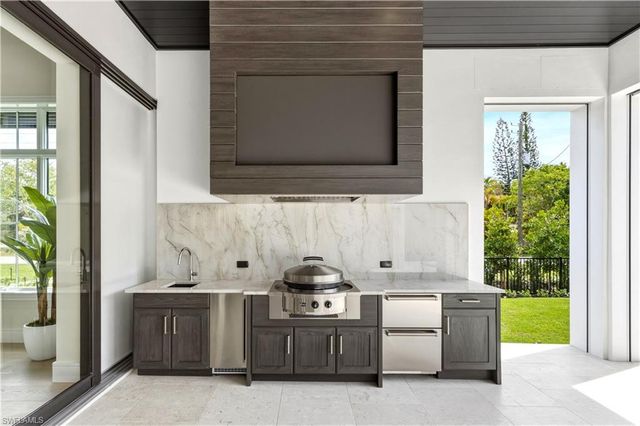 1079 Diana AVE, Naples, FL 34103