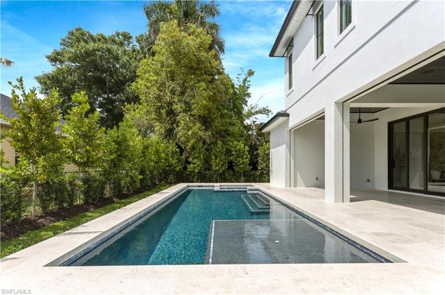 1079 Diana AVE, Naples, FL 34103