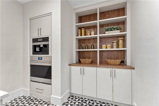 1079 Diana AVE, Naples, FL 34103