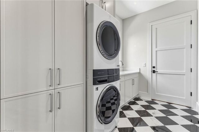 1079 Diana AVE, Naples, FL 34103