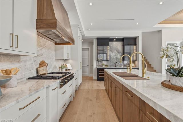 1079 Diana AVE, Naples, FL 34103