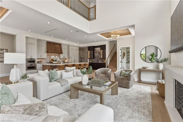 1079 Diana AVE, Naples, FL 34103