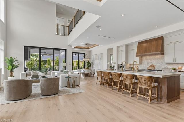 1079 Diana AVE, Naples, FL 34103