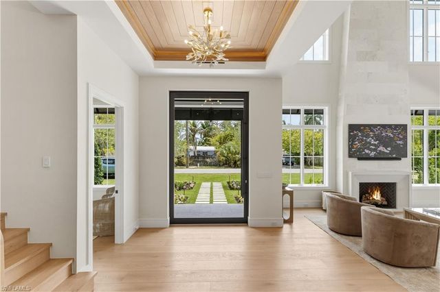 1079 Diana AVE, Naples, FL 34103