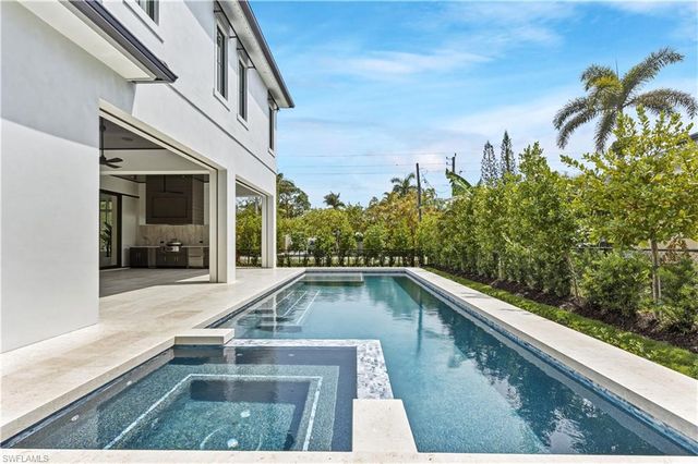 1079 Diana AVE, Naples, FL 34103