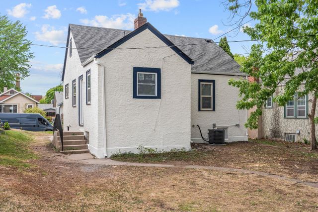 4424 Russell Avenue N, Minneapolis, MN 55412