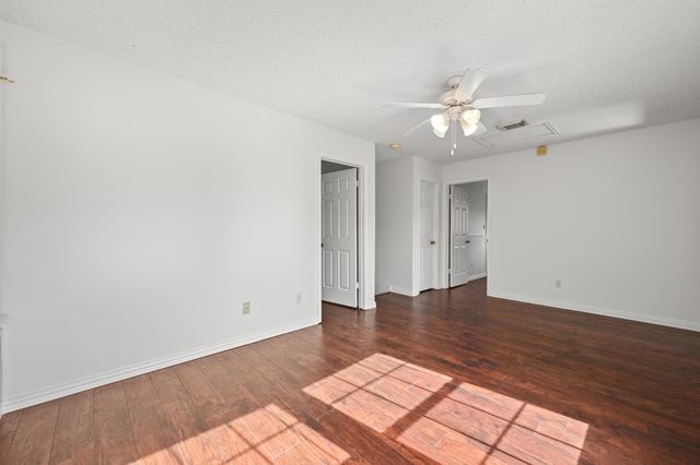 141 Wild Buffalo DR, Kyle, TX 78640