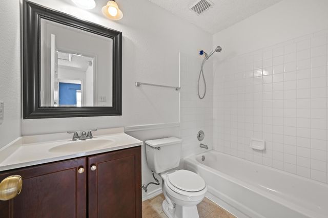 141 Wild Buffalo DR, Kyle, TX 78640