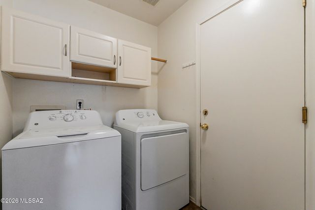 2525 N Camino Reloj, Green Valley, AZ 85614