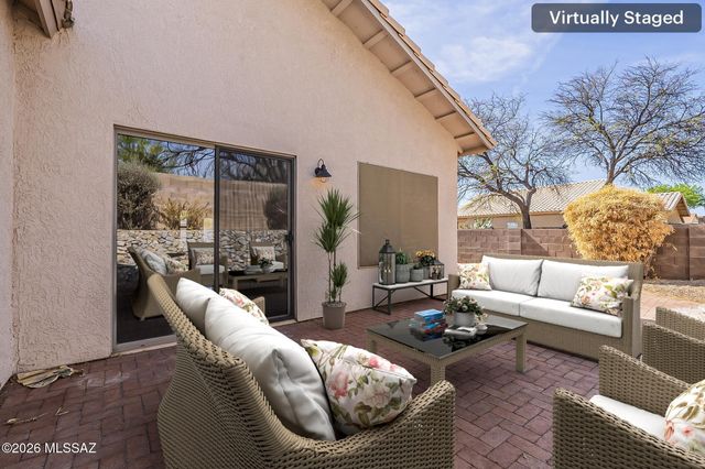 2525 N Camino Reloj, Green Valley, AZ 85614