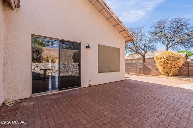 2525 N Camino Reloj, Green Valley, AZ 85614