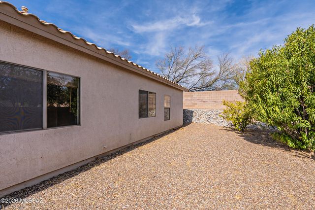 2525 N Camino Reloj, Green Valley, AZ 85614