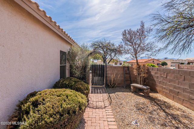 2525 N Camino Reloj, Green Valley, AZ 85614