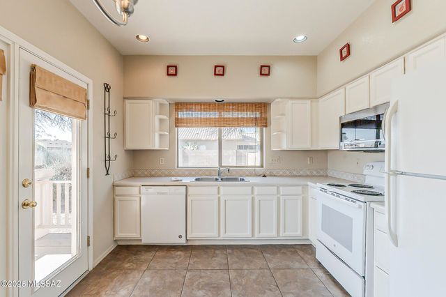 2525 N Camino Reloj, Green Valley, AZ 85614