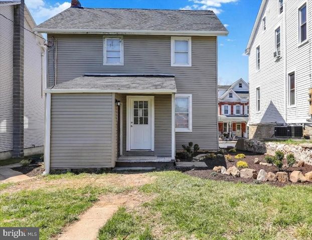 323 MAIN ST, Shoemakersville, PA 19555