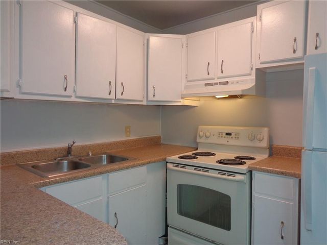 1428 Picadilly St Apt 1, Norfolk, VA 23513