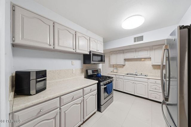 8915 CROSSON Circle, El Paso, TX 79904