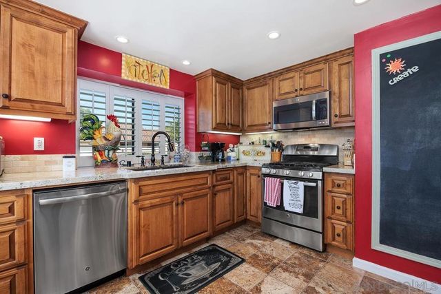 15601 Via Marchena, San Diego, CA 92128