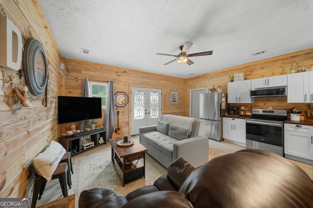 817 Lakeview Road, Statesboro, GA 30461