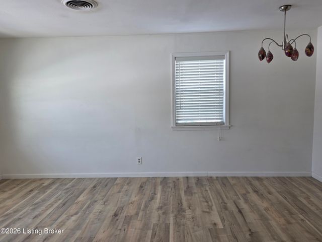 9703 Dolphin Ct, Jeffersontown, KY 40299