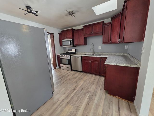 9703 Dolphin Ct, Jeffersontown, KY 40299