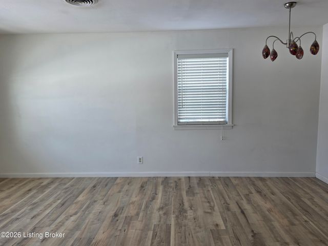 9703 Dolphin Ct, Jeffersontown, KY 40299