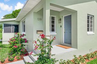 1201 N Palmway, Lake Worth Beach, FL 33460