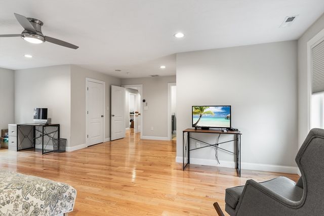 2 Liams Ln, Methuen, MA 01844