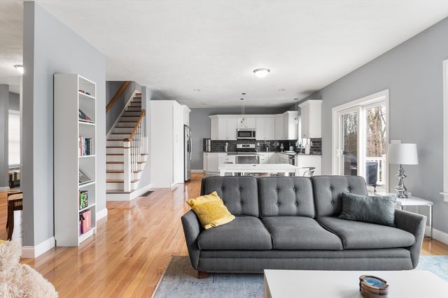 2 Liams Ln, Methuen, MA 01844