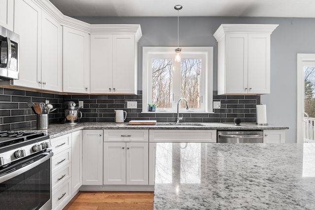 2 Liams Ln, Methuen, MA 01844