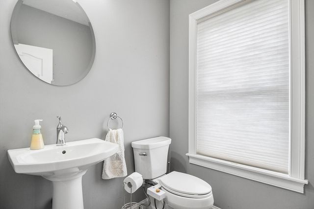 2 Liams Ln, Methuen, MA 01844