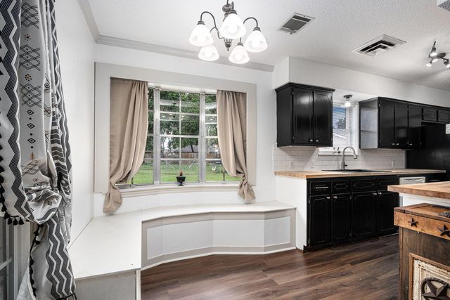 1722 Sherwood Circle, Alvin, TX 77511