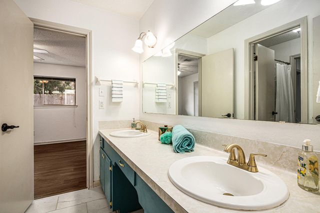 1722 Sherwood Circle, Alvin, TX 77511